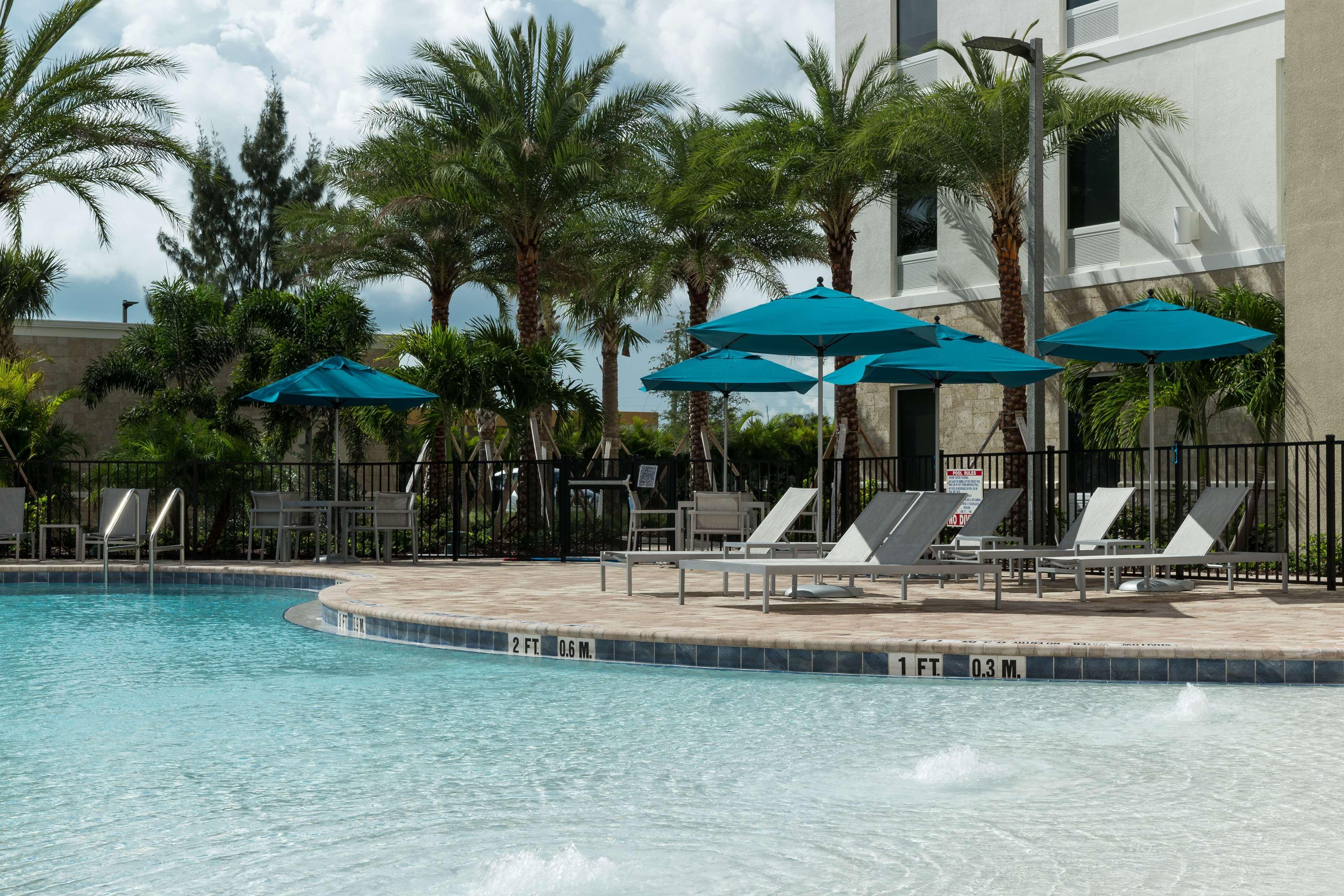 Hampton Inn & Suites Cape Canaveral Cruise Port, Fl エクステリア 写真