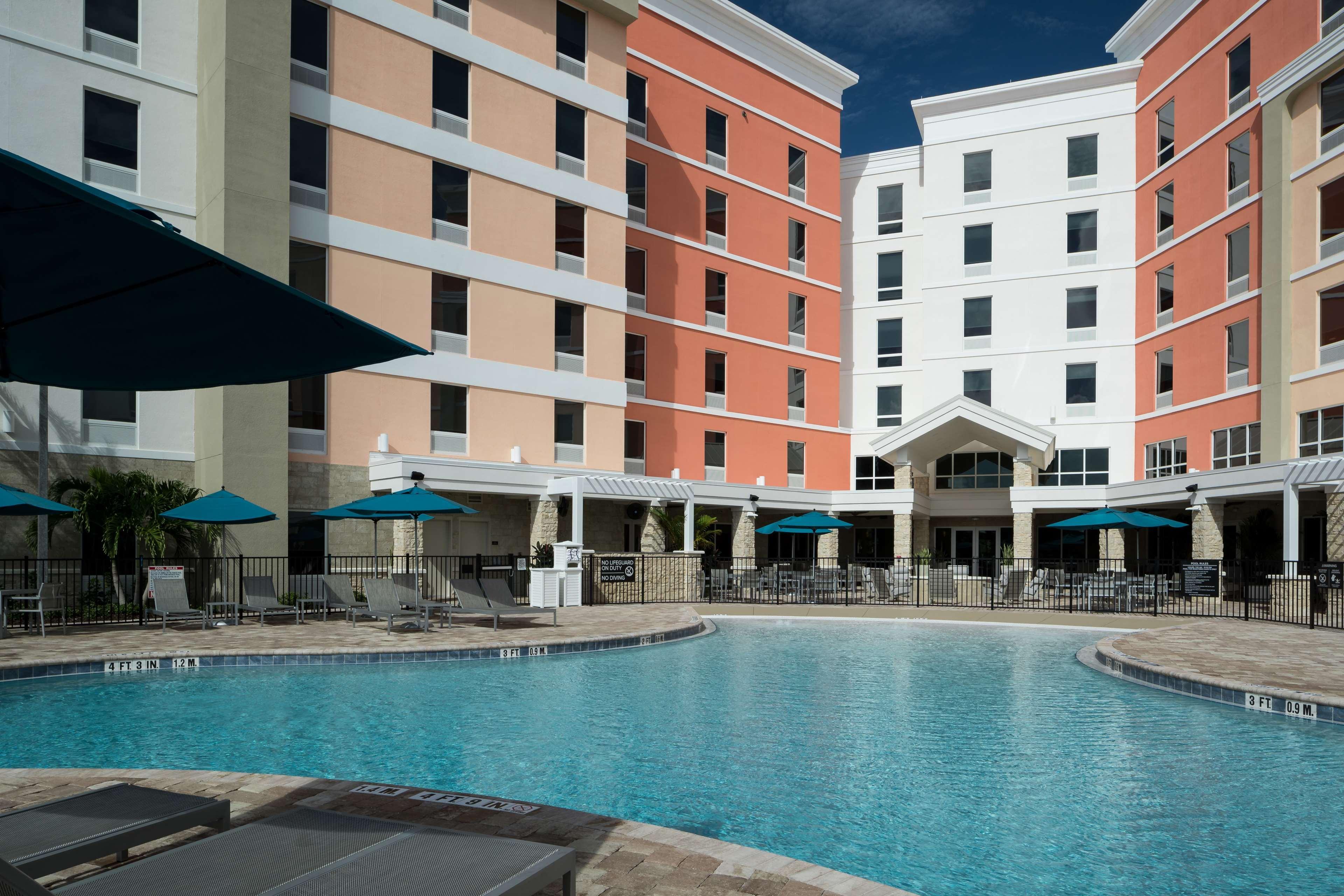 Hampton Inn & Suites Cape Canaveral Cruise Port, Fl エクステリア 写真