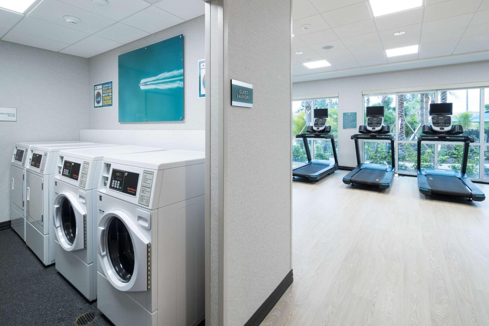Hampton Inn & Suites Cape Canaveral Cruise Port, Fl エクステリア 写真