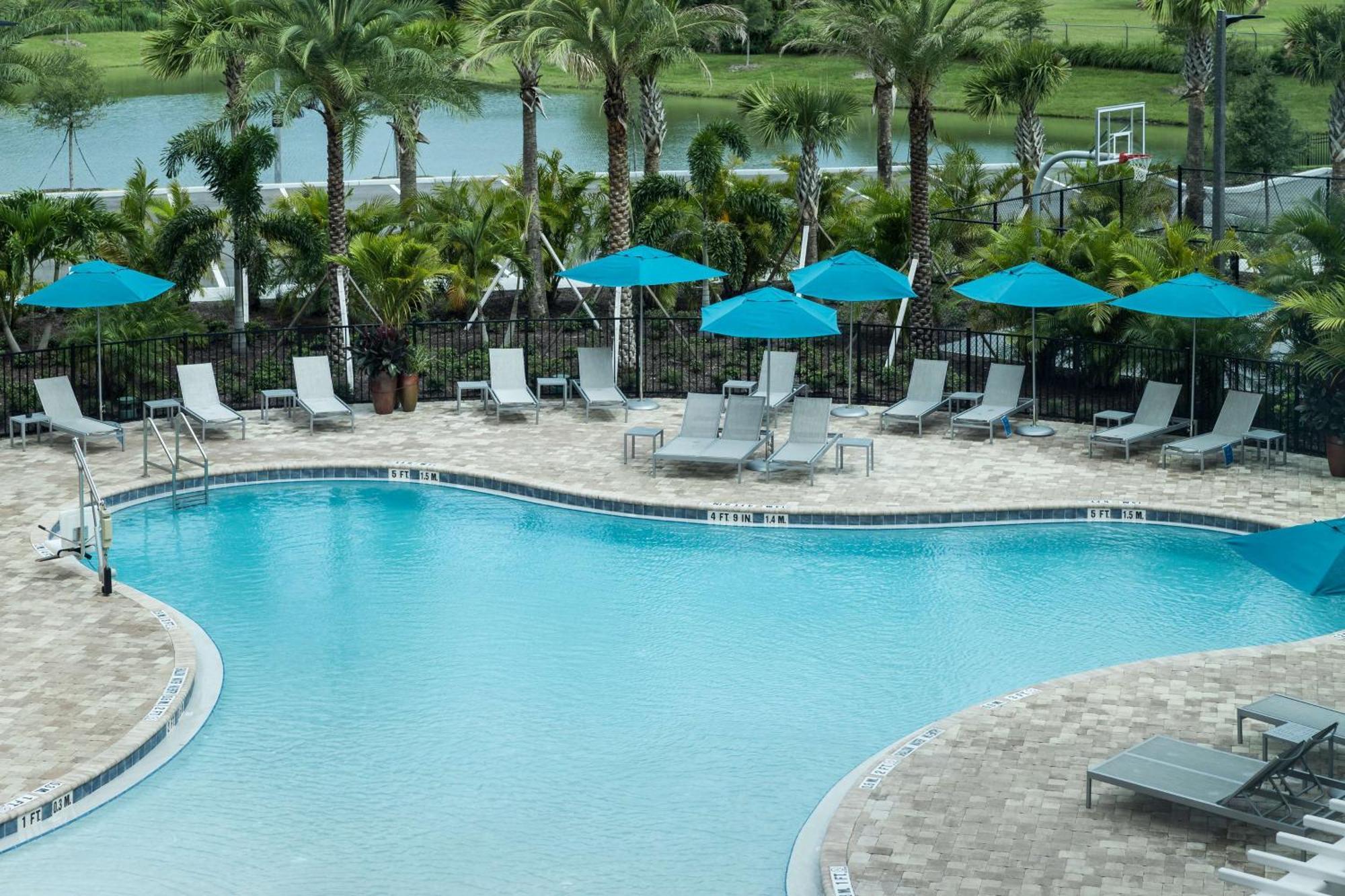 Hampton Inn & Suites Cape Canaveral Cruise Port, Fl エクステリア 写真