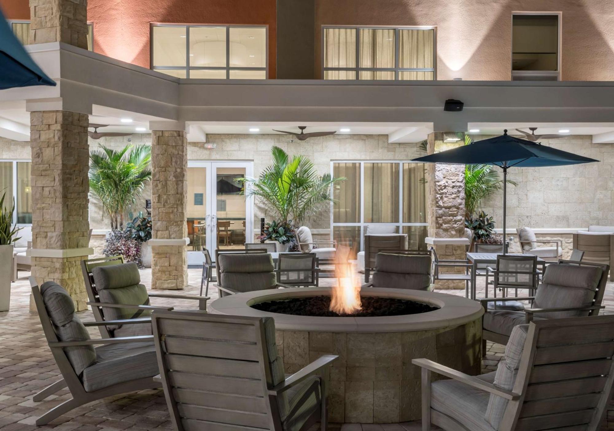 Hampton Inn & Suites Cape Canaveral Cruise Port, Fl エクステリア 写真